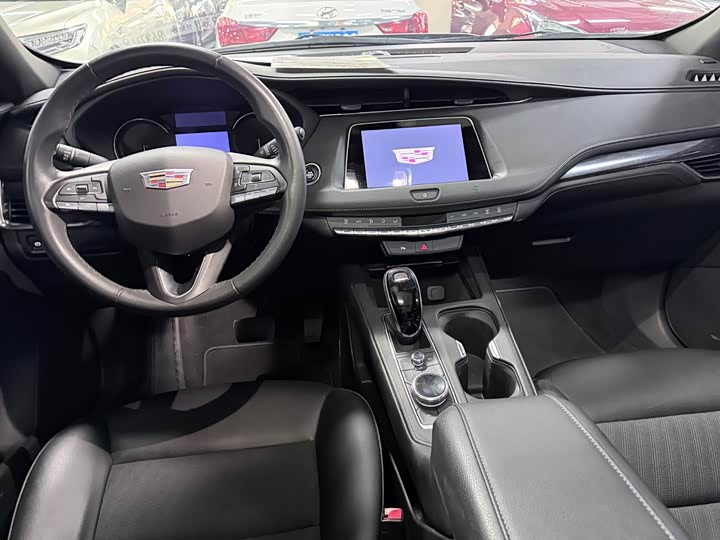 Фото 13 - Cadillac XT4