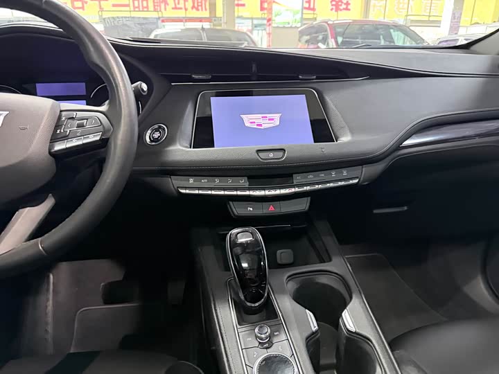 Фото 15 - Cadillac XT4