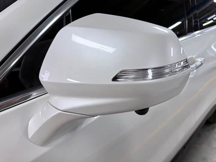 Фото 6 - Cadillac XT4