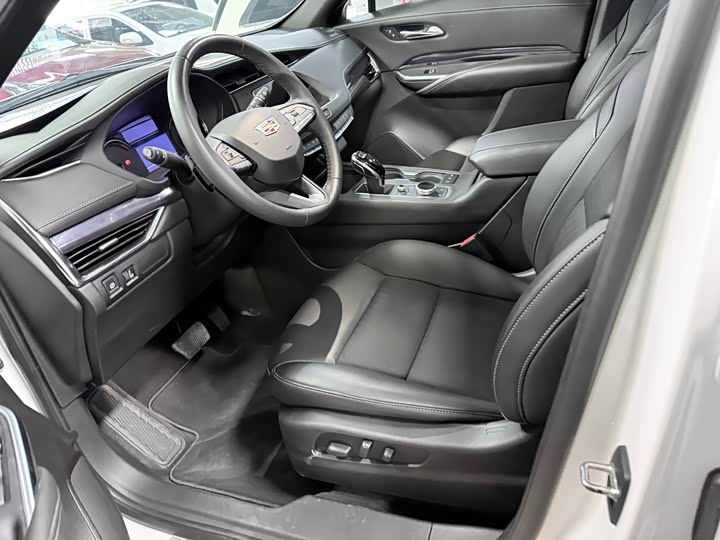 Фото 9 - Cadillac XT4