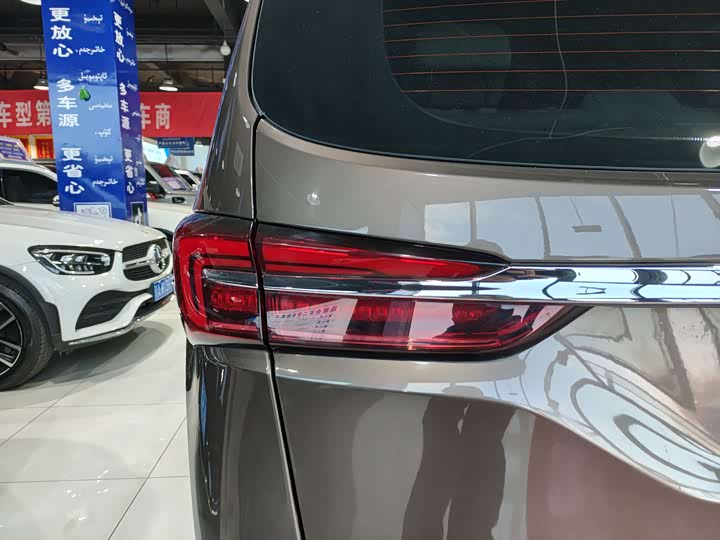 Фото 17 - Buick GL8 ES