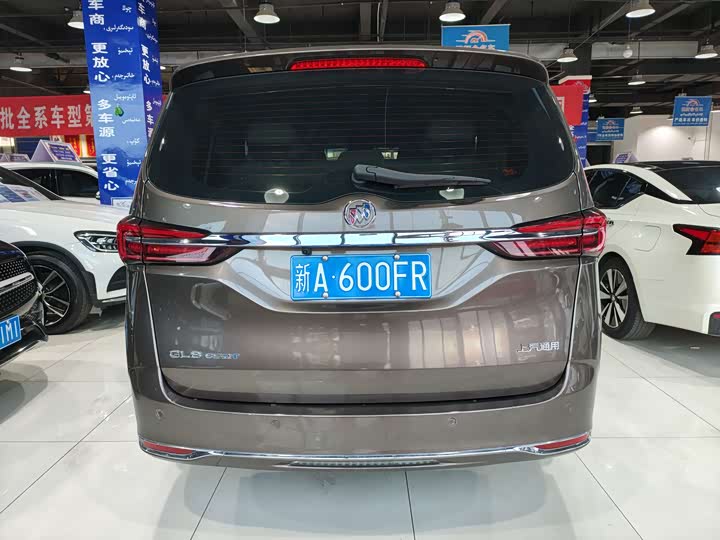 Фото 8 - Buick GL8 ES