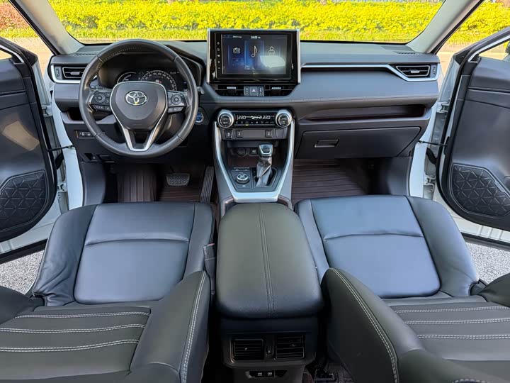 Фото 6 - Toyota RAV4