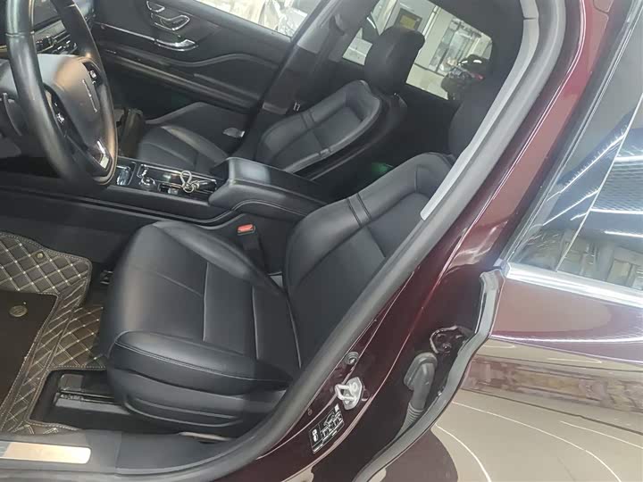 Фото 15 - Lincoln Corsair