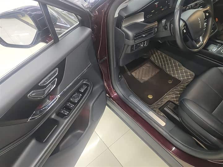 Фото 16 - Lincoln Corsair