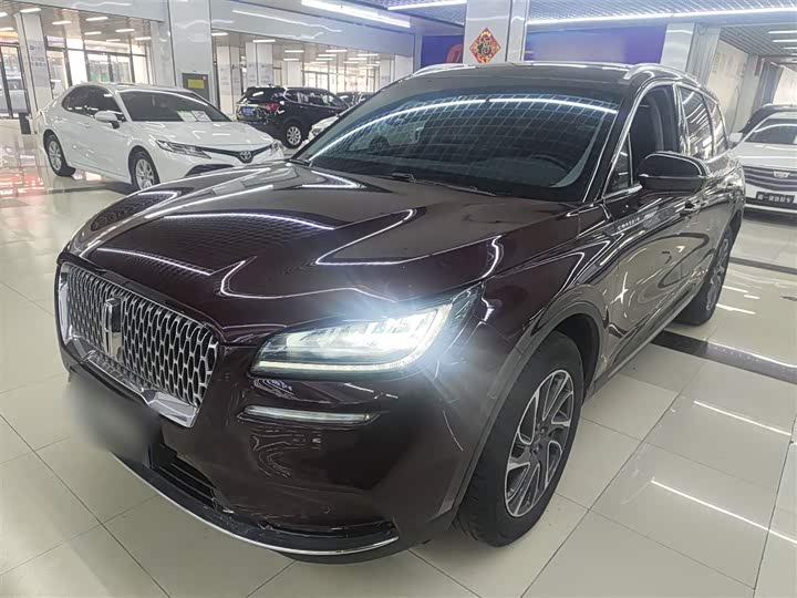 Фото 2 - Lincoln Corsair