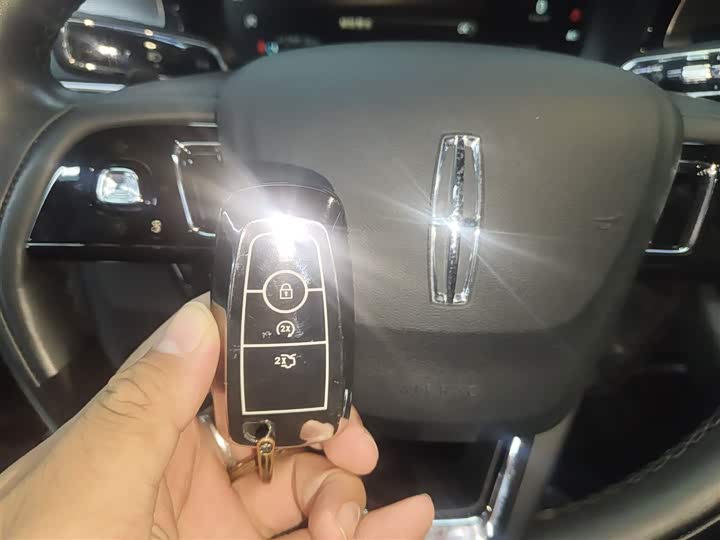 Фото 9 - Lincoln Corsair