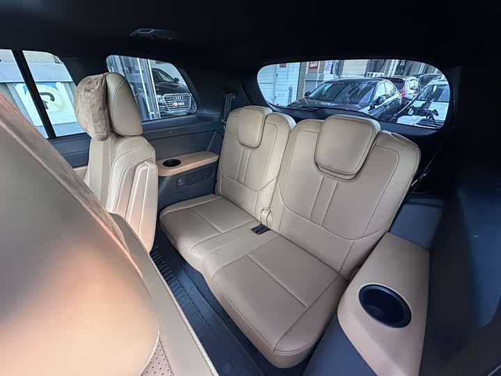 Фото 15 - LiXiang One