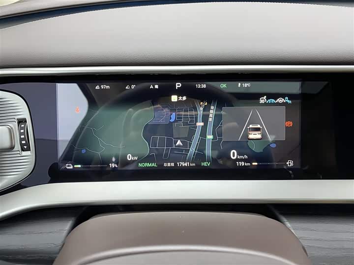 Фото 17 - Denza D9