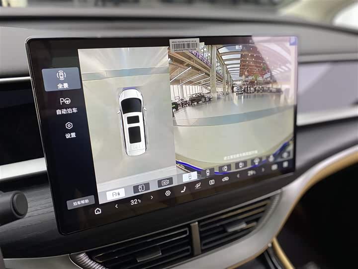 Фото 18 - Denza D9