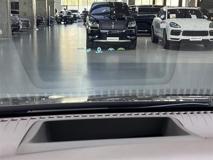 Фото 21 - Denza D9