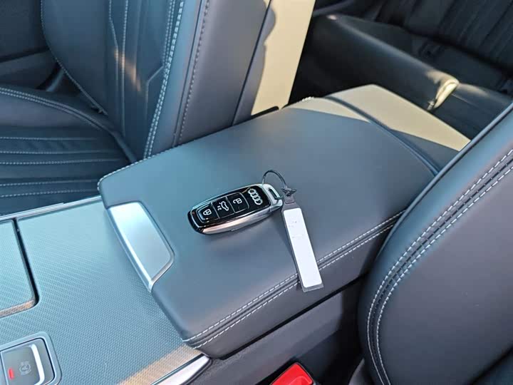 Фото 9 - Audi A6L