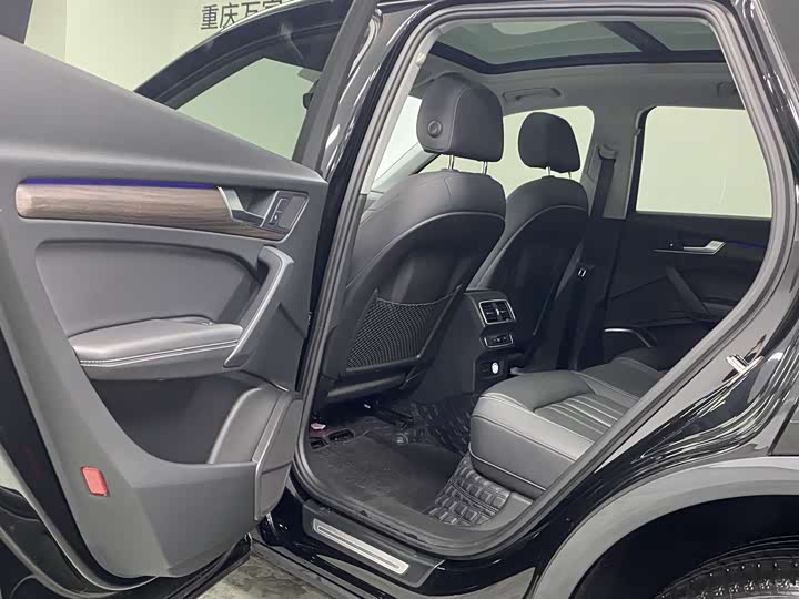 Фото 14 - Audi Q5L