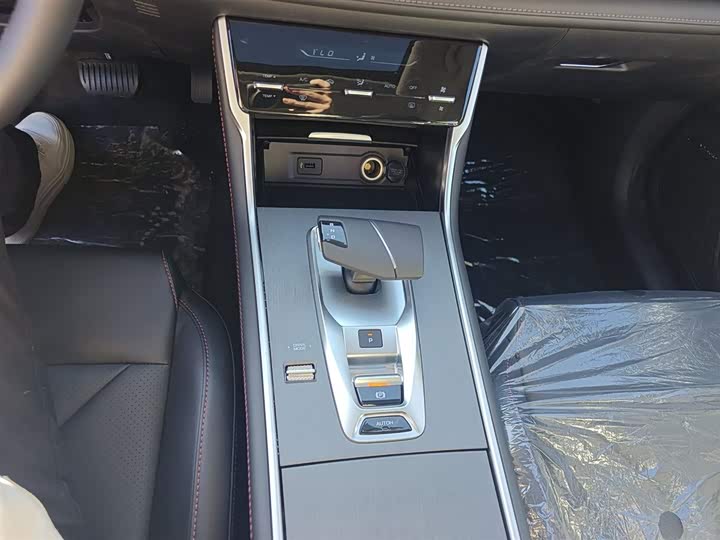 Фото 13 - Changan CS75