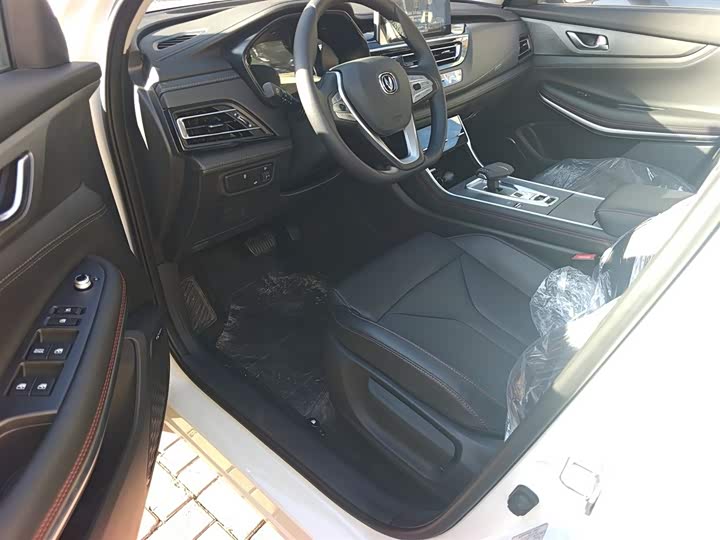 Фото 14 - Changan CS75