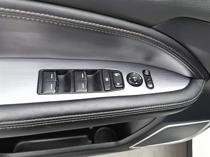 Фото 9 - Honda Avancier