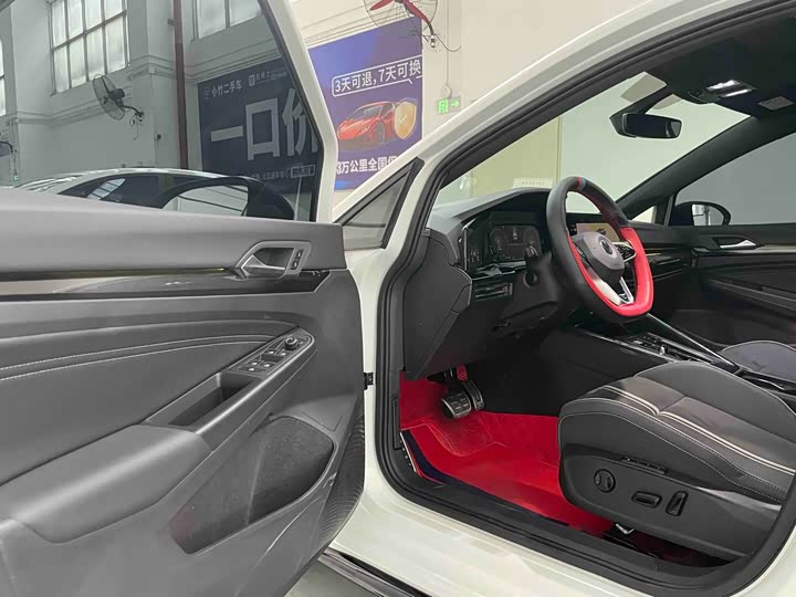 Фото 16 - Volkswagen Golf