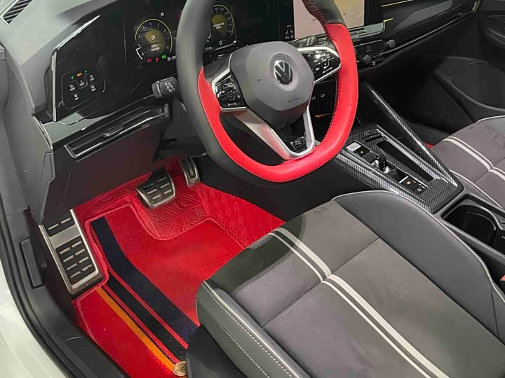 Фото 17 - Volkswagen Golf