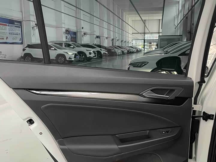 Фото 18 - Volkswagen Golf