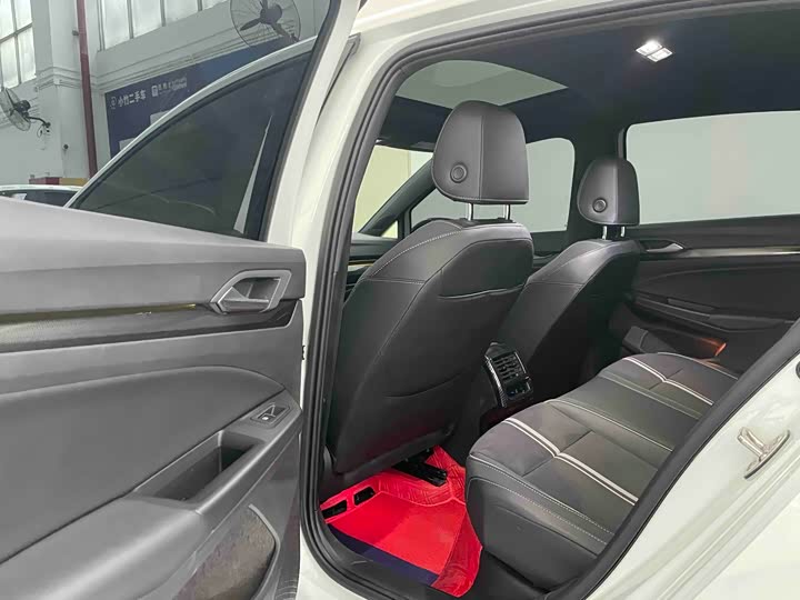 Фото 19 - Volkswagen Golf