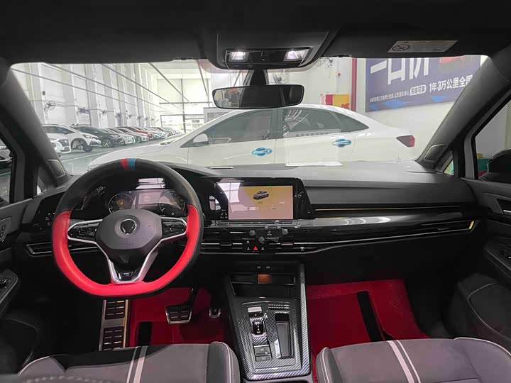 Фото 22 - Volkswagen Golf