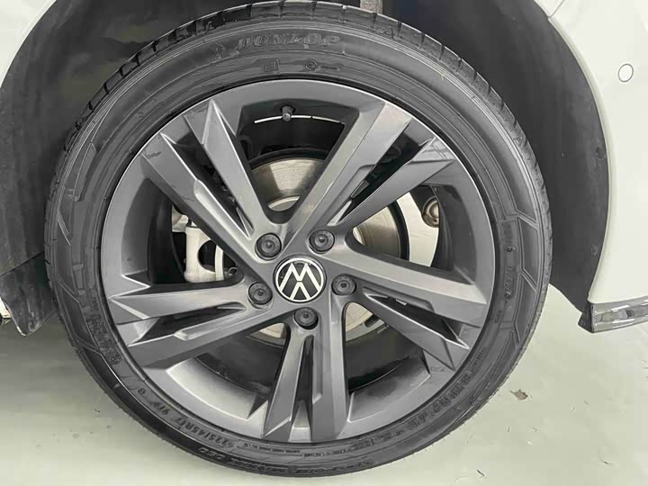 Фото 23 - Volkswagen Golf