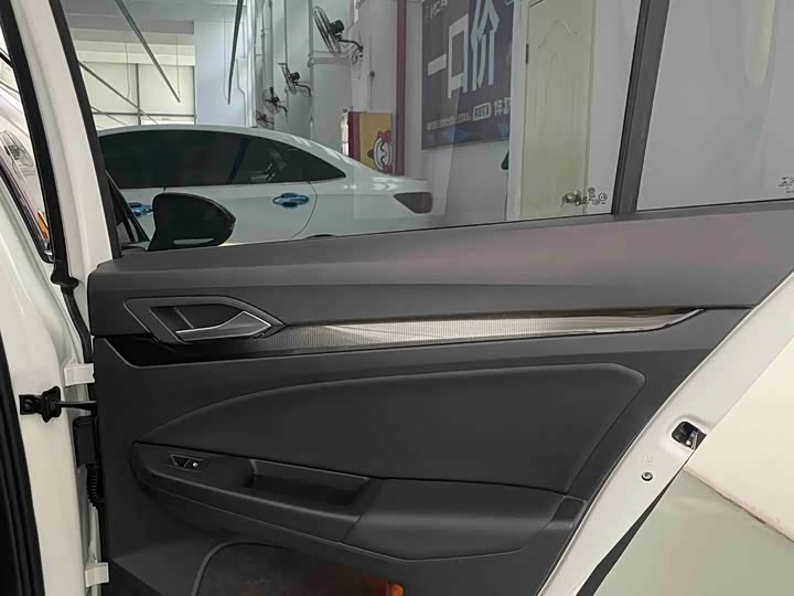 Фото 25 - Volkswagen Golf