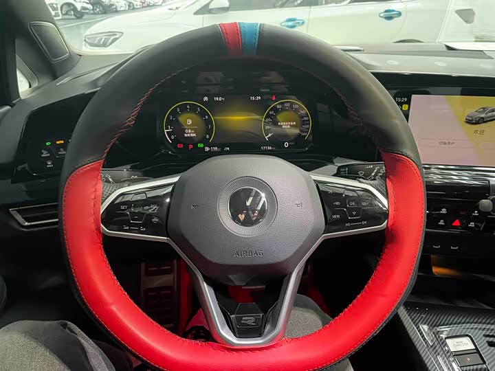 Фото 8 - Volkswagen Golf