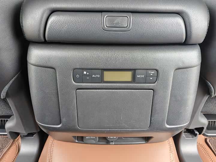 Фото 19 - Nissan Armada