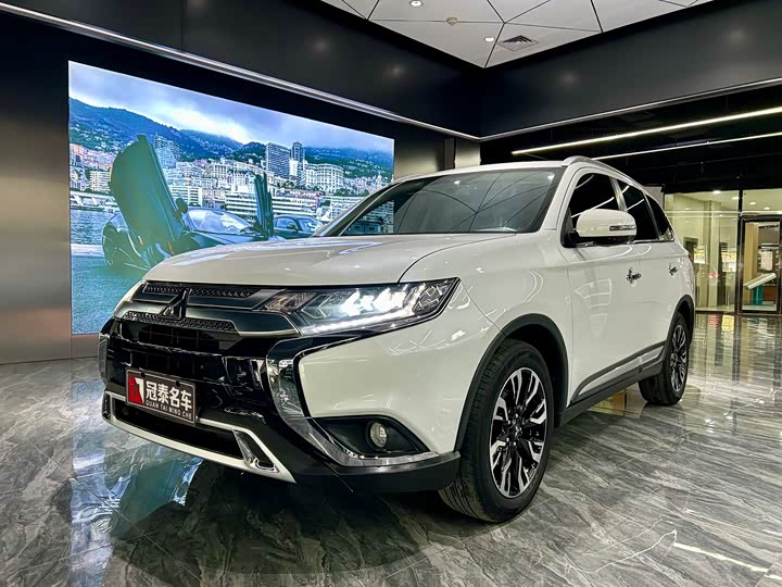 Фото 1 - Mitsubishi Outlander