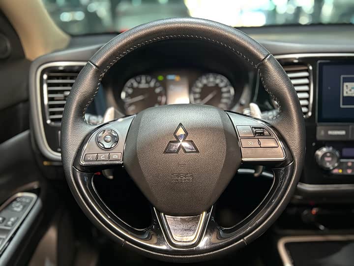 Фото 11 - Mitsubishi Outlander