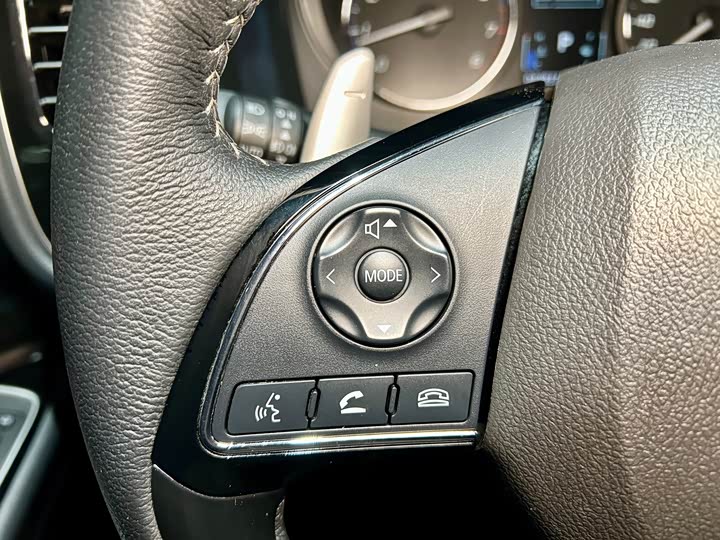 Фото 12 - Mitsubishi Outlander