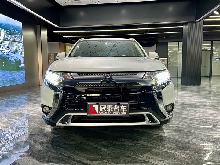 Фото 2 - Mitsubishi Outlander