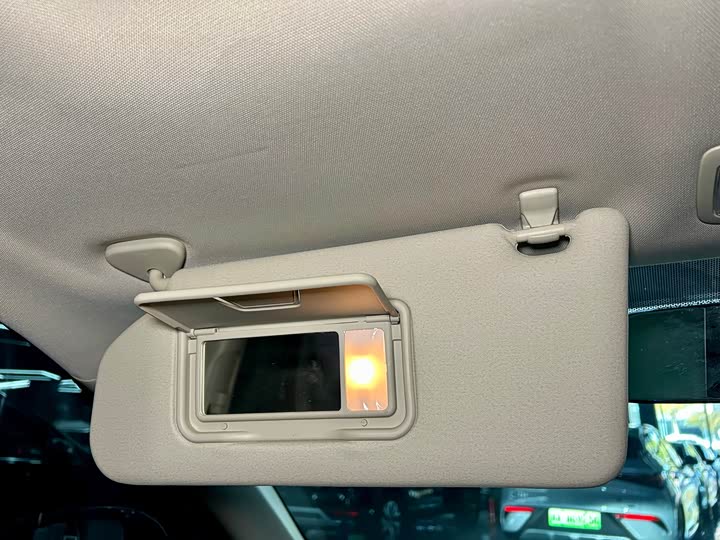 Фото 22 - Mitsubishi Outlander