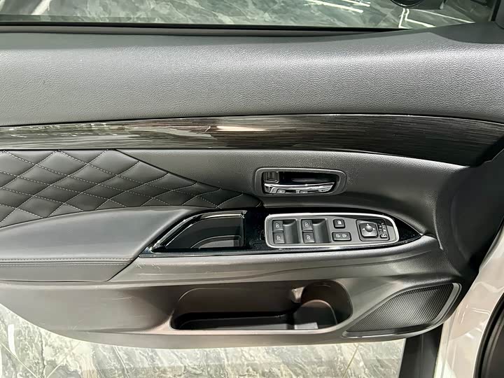 Фото 23 - Mitsubishi Outlander