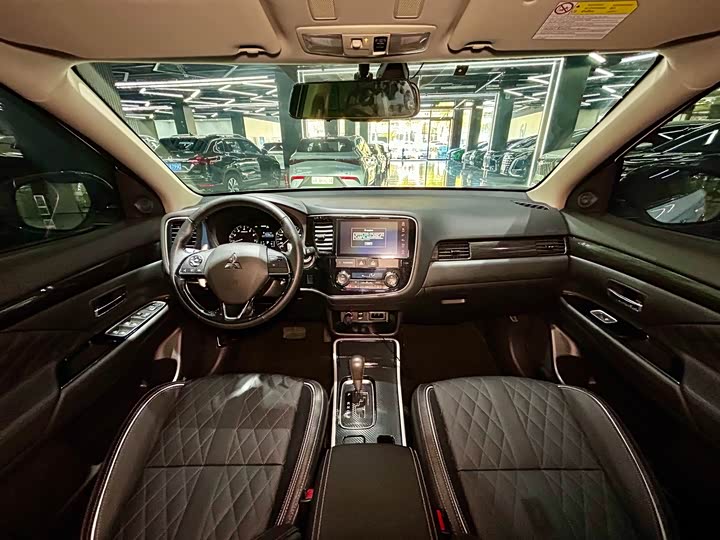 Фото 29 - Mitsubishi Outlander