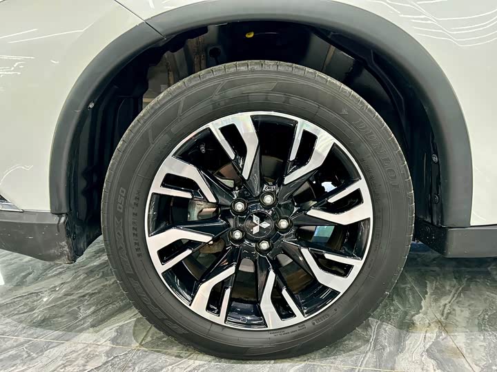 Фото 37 - Mitsubishi Outlander