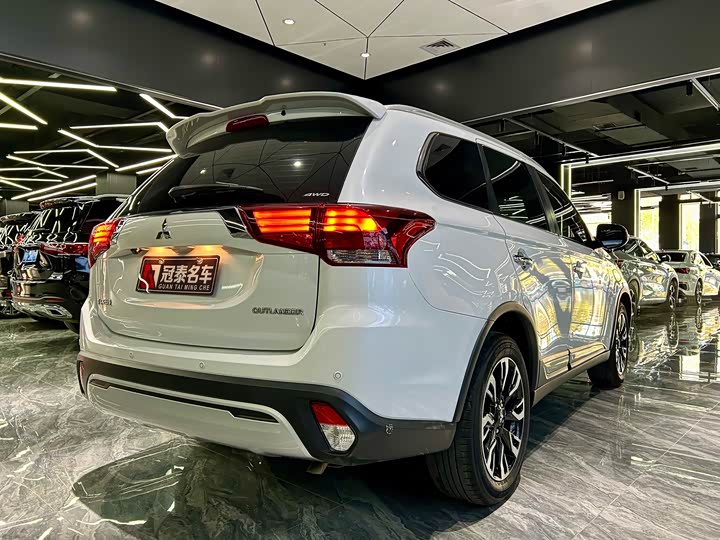 Фото 5 - Mitsubishi Outlander