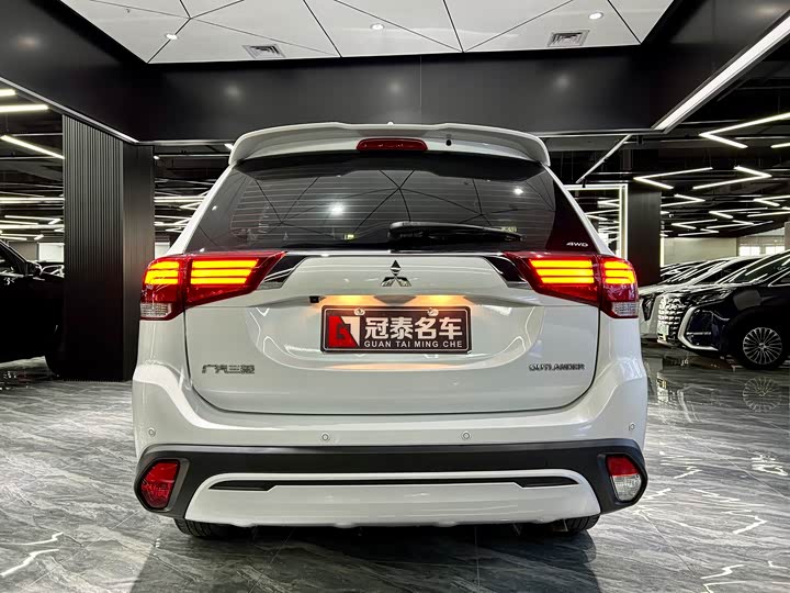 Фото 6 - Mitsubishi Outlander