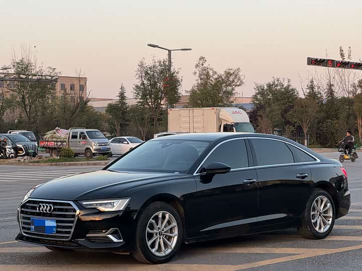 Фото 1 - Audi A6L