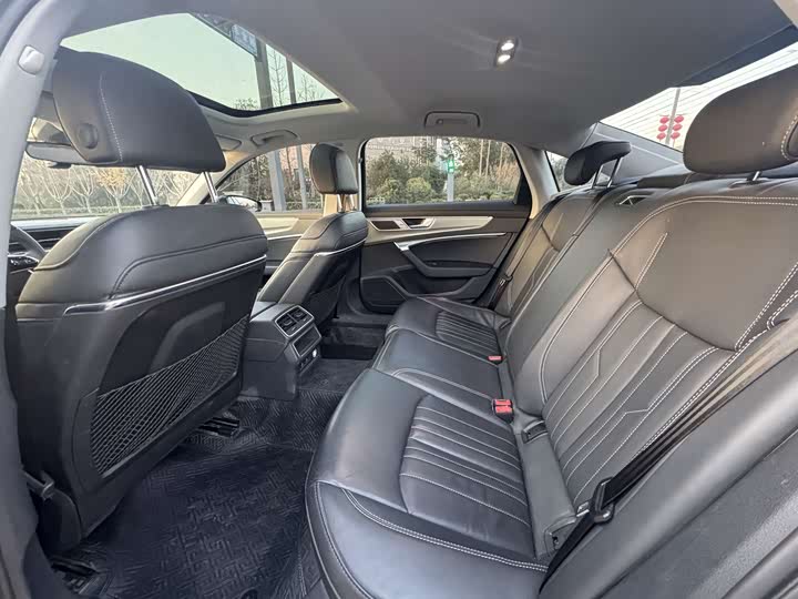 Фото 4 - Audi A6L