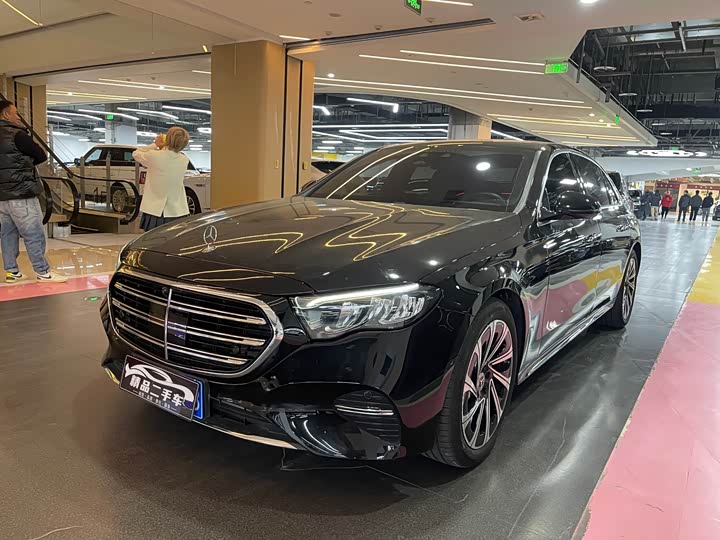 Фото 1 - Mercedes-Benz E-Class