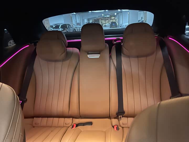 Фото 11 - Mercedes-Benz E-Class