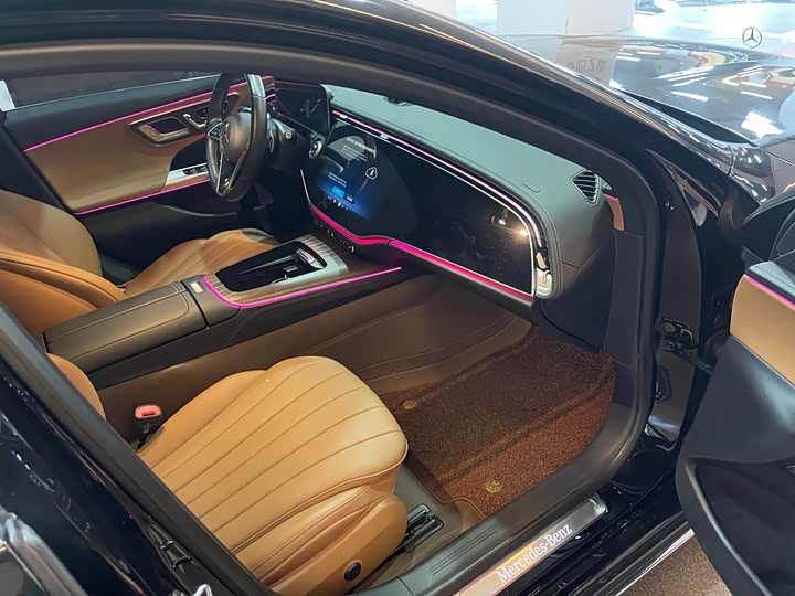 Фото 12 - Mercedes-Benz E-Class