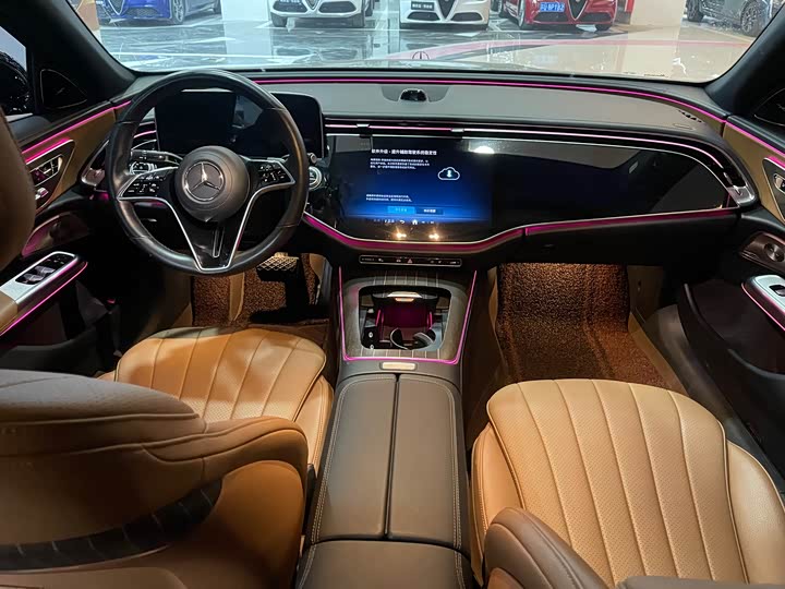 Фото 13 - Mercedes-Benz E-Class