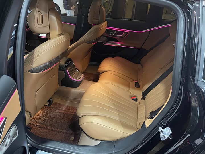 Фото 15 - Mercedes-Benz E-Class