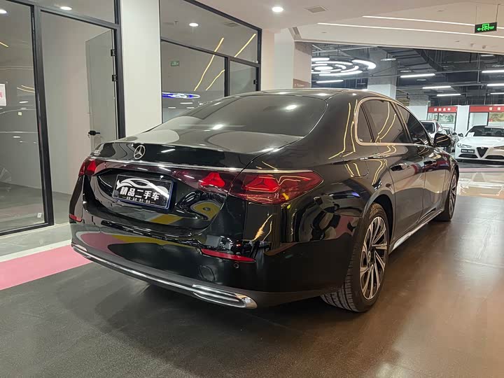 Фото 17 - Mercedes-Benz E-Class