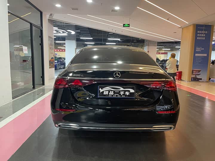 Фото 18 - Mercedes-Benz E-Class