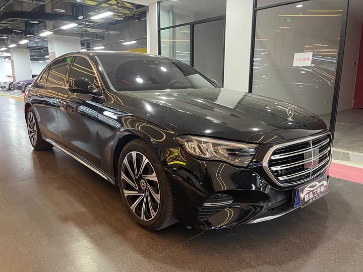 Фото 3 - Mercedes-Benz E-Class