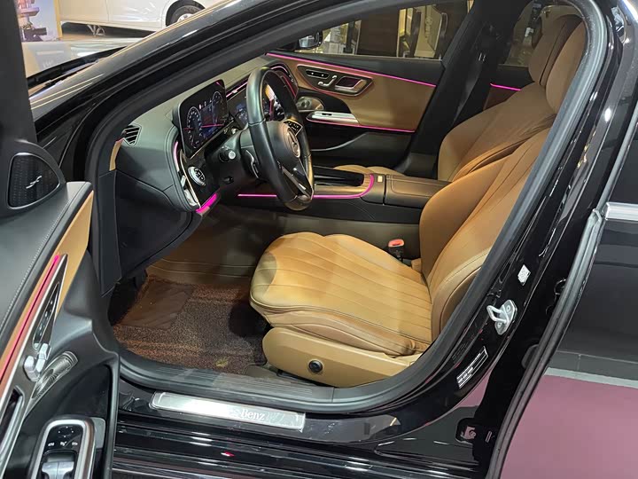 Фото 4 - Mercedes-Benz E-Class